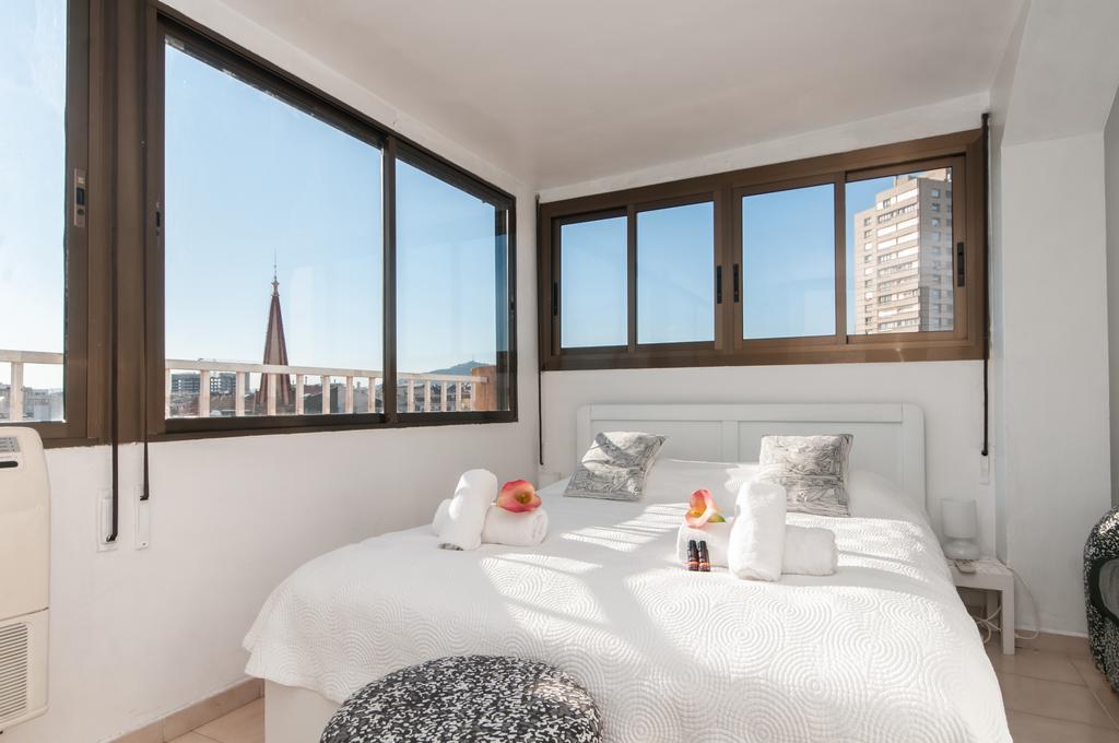 The Sky Dome Apartment Barcelona Room photo